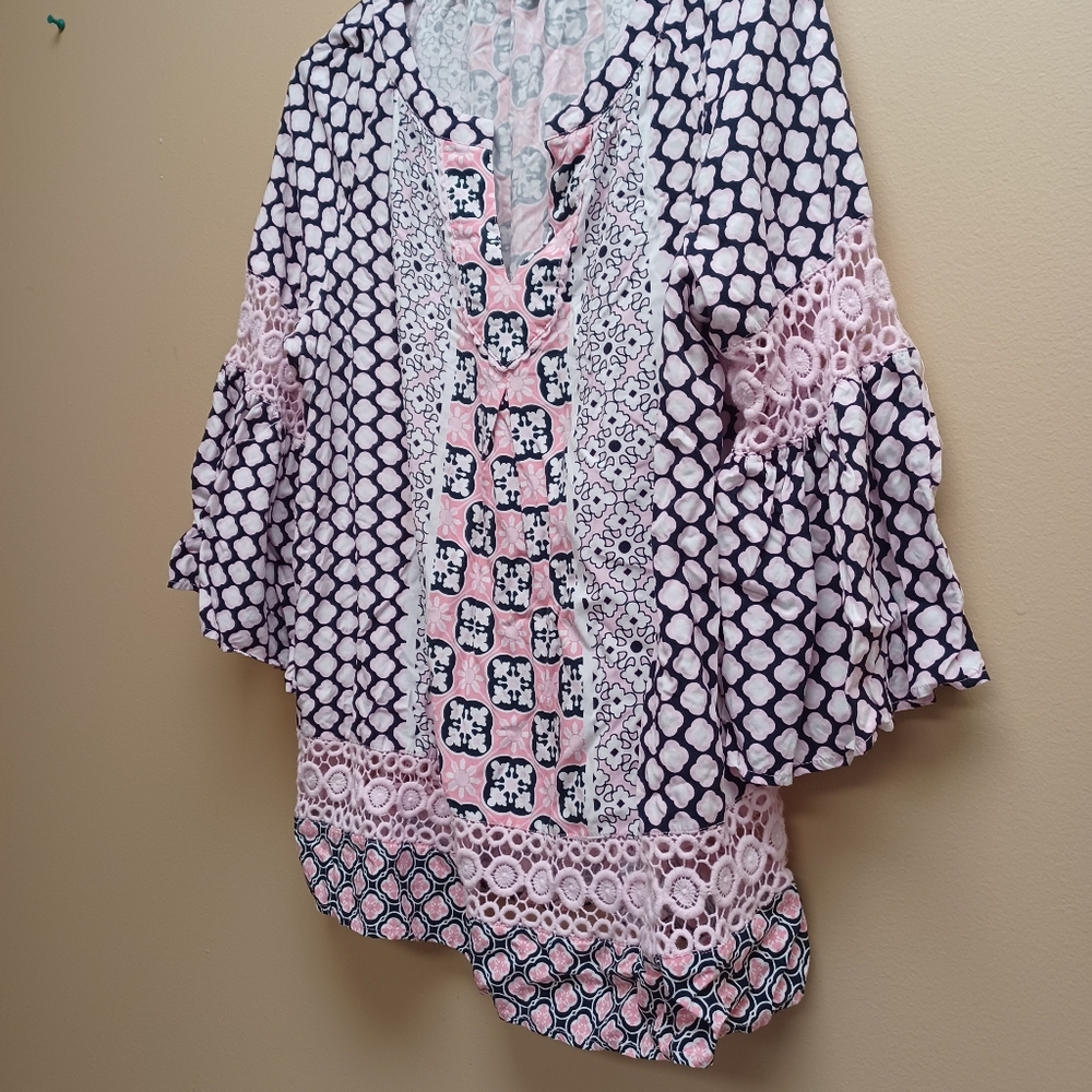 Crown & Ivy pink lacey sleeve top - M - Picture 3 of 9